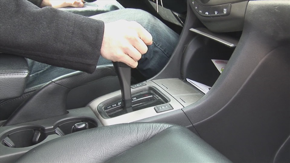Tài xế hãy trang bị kỹ năng lái xe ô tô số sàn (Ảnh: oto.com)