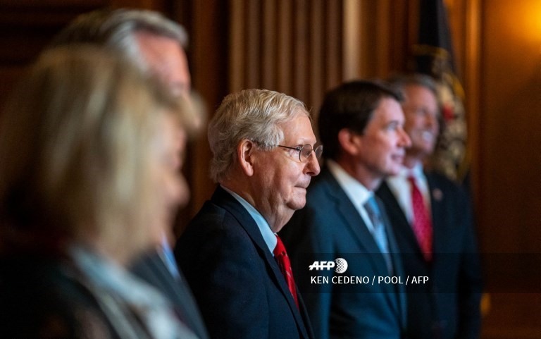 Theo ông Mitch McConnell: “Tổng thống Trump có quyền xem xét các cáo buộc bất thường và cân nhắc lựa chọn pháp lý. Chúng tôi có các công cụ và thể chế cần thiết để giải quyết bất kỳ mối lo ngại nào. Tổng thống có mọi quyền xem xét các cáo buộc và yêu cầu kiểm phiếu lại theo luật“.