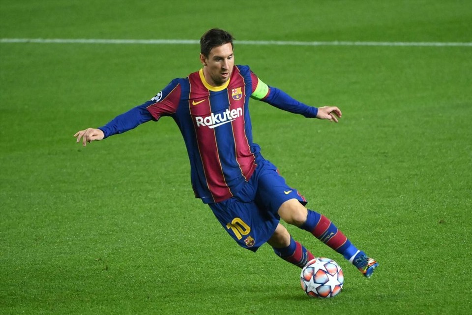 Dù là huyền thoại ở Barcelona nhưng Messi lúc này cũng không khác gì Ronaldo. Ảnh: AFP
