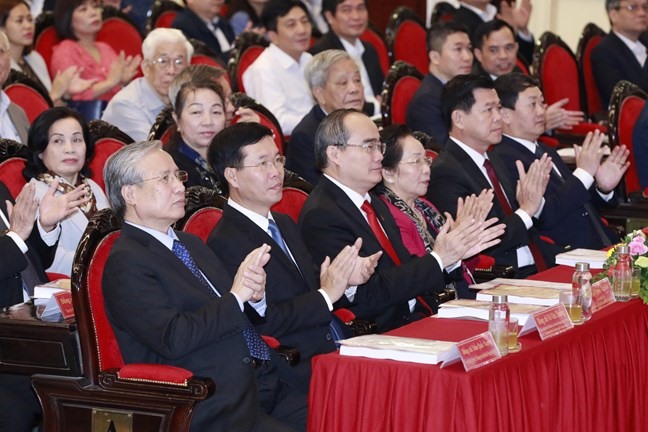 Lãnh đạo, nguyên lãnh đạo Đảng, Nhà nước, MTTQ Việt Nam tham dự Hội thảo. Ảnh: Quang Vinh