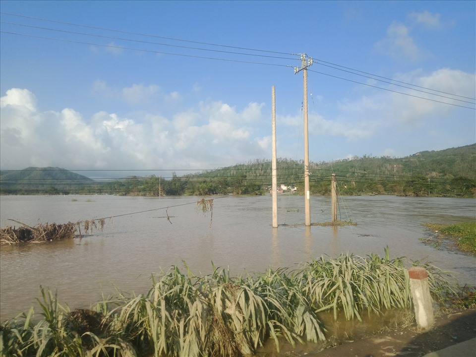 Ngập lụt tại xã An Định, huyện Tuy An, Phú Yên. Ảnh: Nhiệt Băng