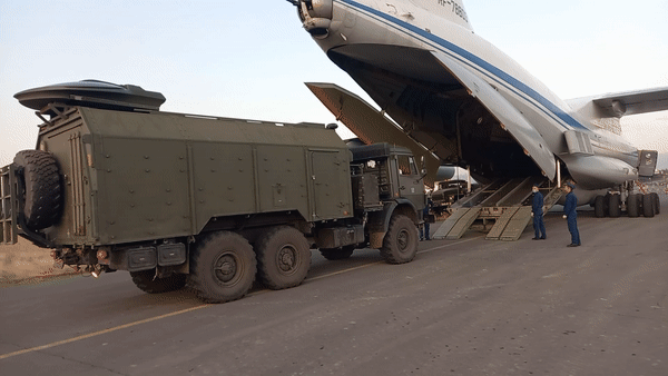 Nga đưa binh sĩ và thiết bị quân sự tới Armenia. Ảnh: RT