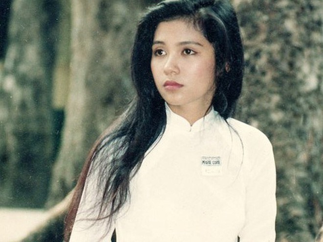 Đỉnh cao trong sự nghiệp diễn xuất của Việt Trinh chính là vai Bạch Cúc trong bộ phim “Người đẹp Tây Đô” năm 1996.