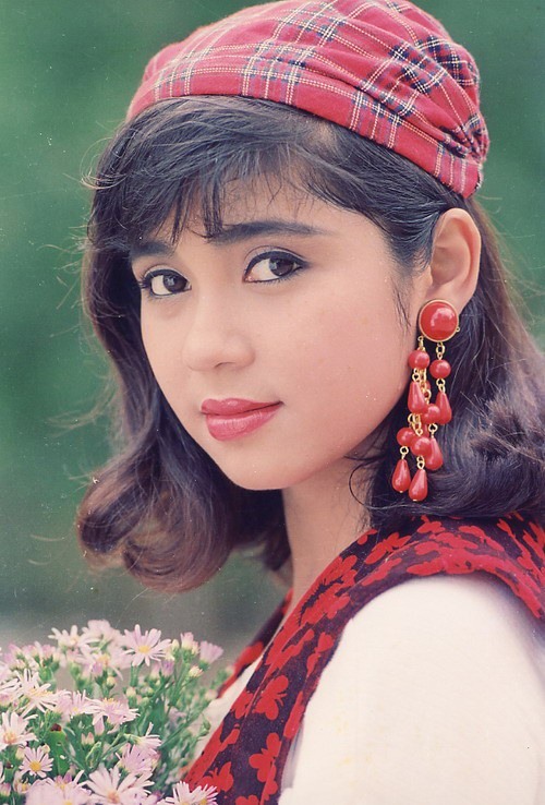 Việt Trinh sinh năm 1972, năm nay 48 tuổi. Cô từng là một trong những ngôi sao của điện ảnh Việt Nam thập niên 90.