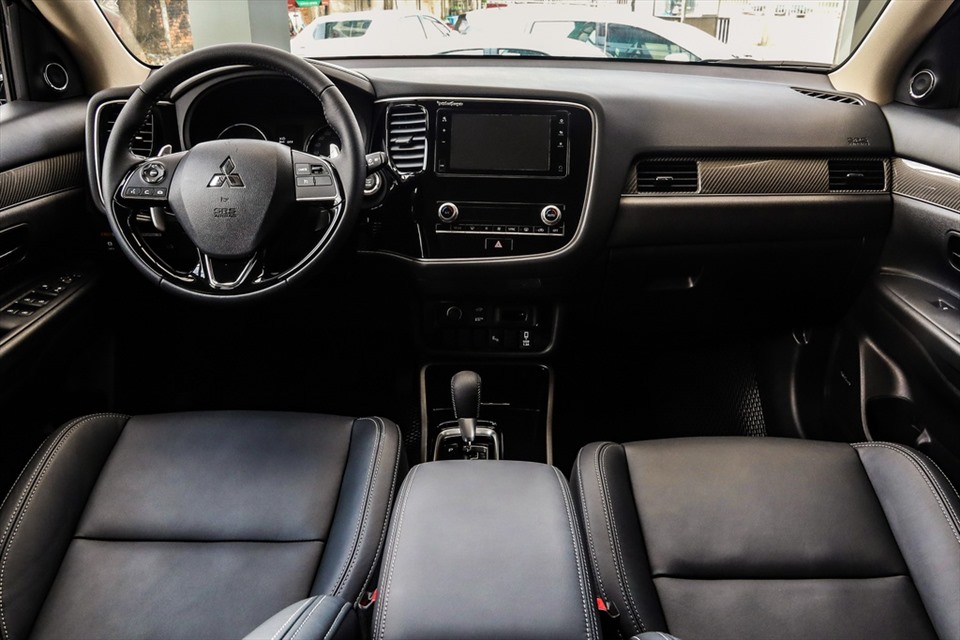 Cận cảnh nội thất khoang lái mẫu xe Mitsubishi Outlander 2020. Ảnh: Mitsubishi.
