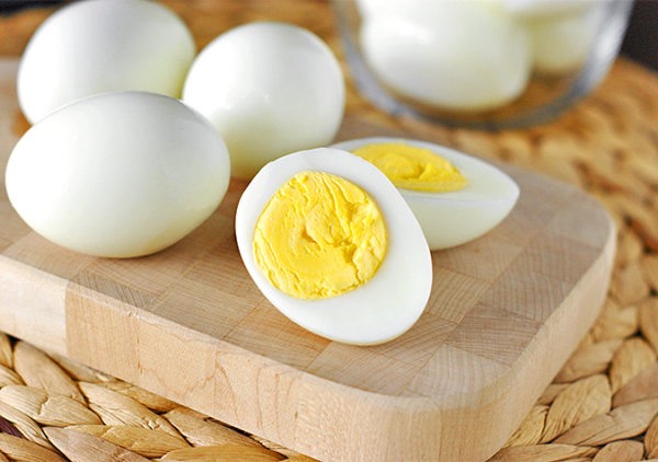 Với những mẹo đơn giản có thể luộc trứng một cách nhanh chóng. Ảnh: Cooky