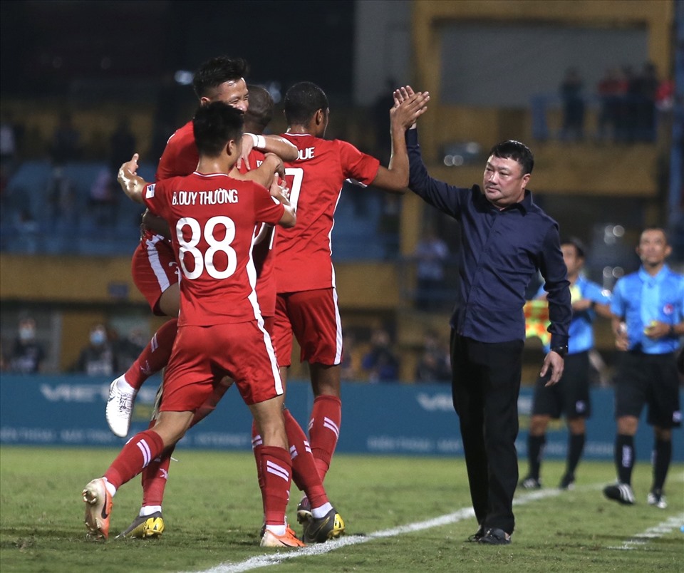 HLV Trương Việt Hoàng trong chiến thắng đầu tiên của giai đoạn 2 V.League 2020.