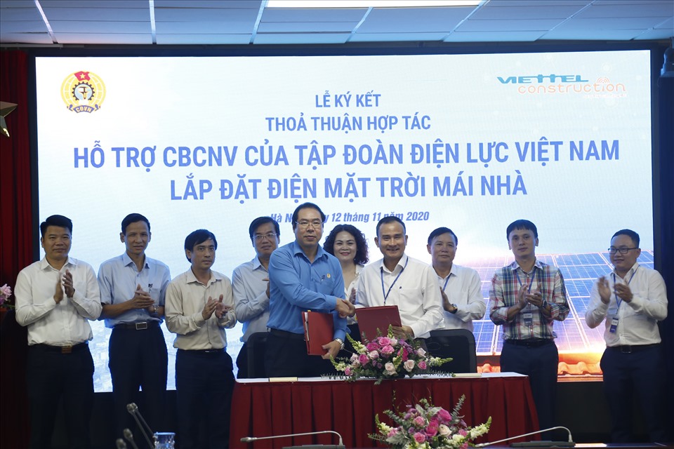 Lễ ký thỏa thuận hợp tác giữa Công đoàn Điện lực Việt Nam và Tổng Công ty Cổ phần Công trình Viettel (Viettel contrustion). Ảnh: CĐĐL
