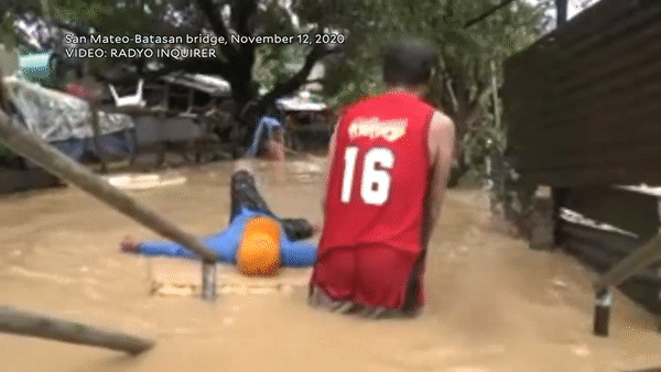 Bão Vamco gây ngập lụt ở Philippines hôm 12.11. Ảnh: Inquirer