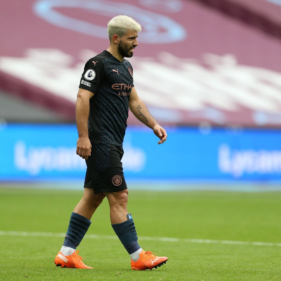 Sergio Aguero rời sân với chấn thương hôm 24.10. Ảnh: Manchester City.