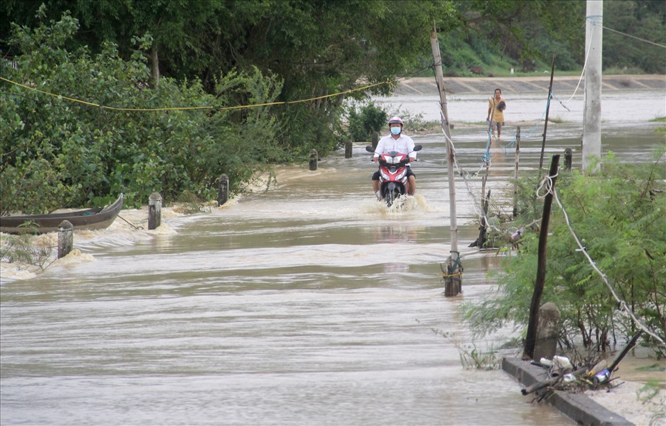 Bình Định ước tính hơn 1.000 tỉ đồng vì mưa bão. Ảnh: N.T