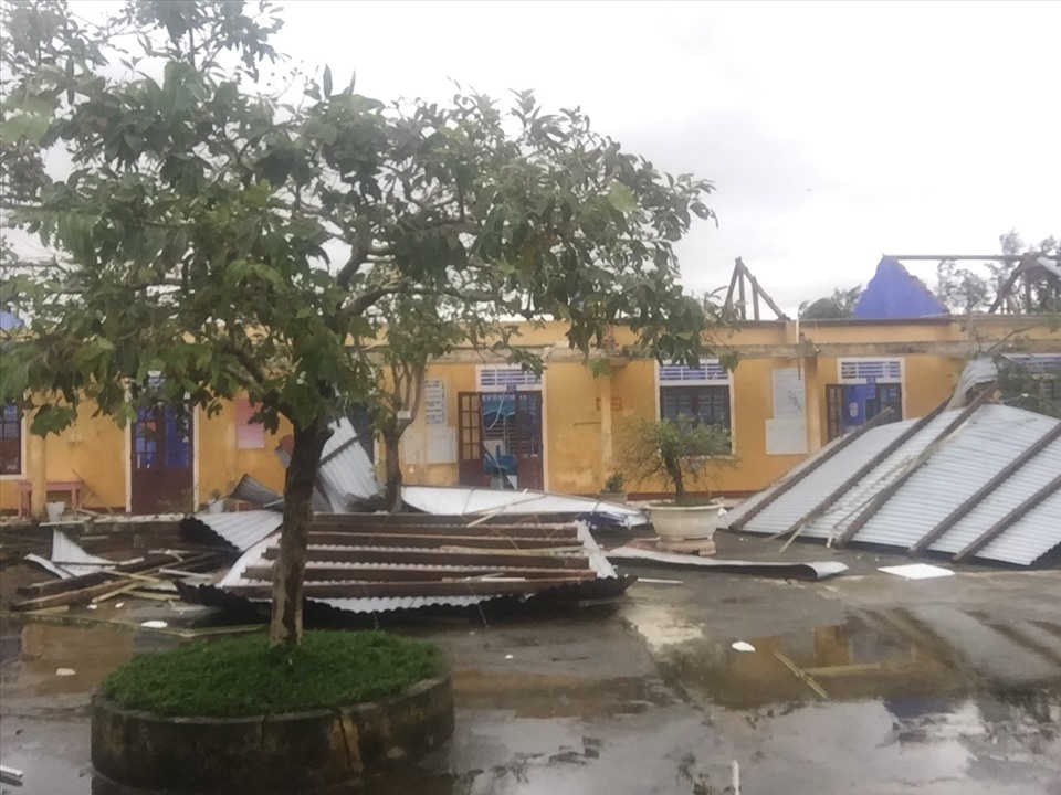 Tại xã Phú Thuận (huyện Phú Vang) bị ảnh hưởng nặng nề do bão số 13. Hiện địa phương này đang đi kiểm tra và tiến hành thống kê thiệt hại.