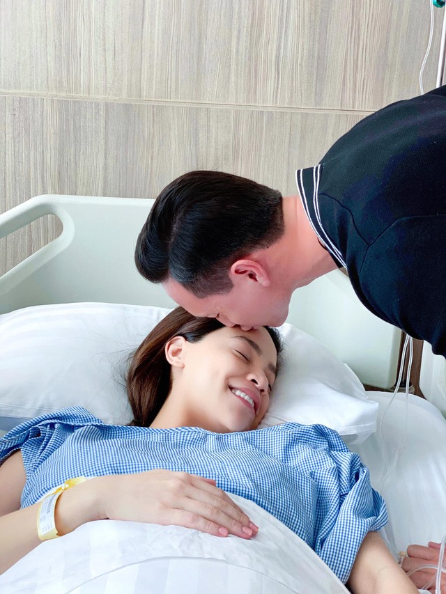 Sáng 12.11, khán giả bất ngờ khi Kim Lý chia sẻ khoảnh khắc cầu hôn Hồ Ngọc Hà ngay trong bệnh viện.
