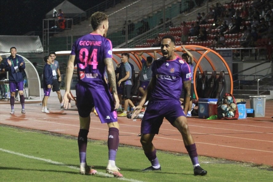 Geovane và Pedro tạo nên bộ đôi tấn công ăn ý với 20 bàn tại V.League 2020. Ảnh: Thanh Vũ.