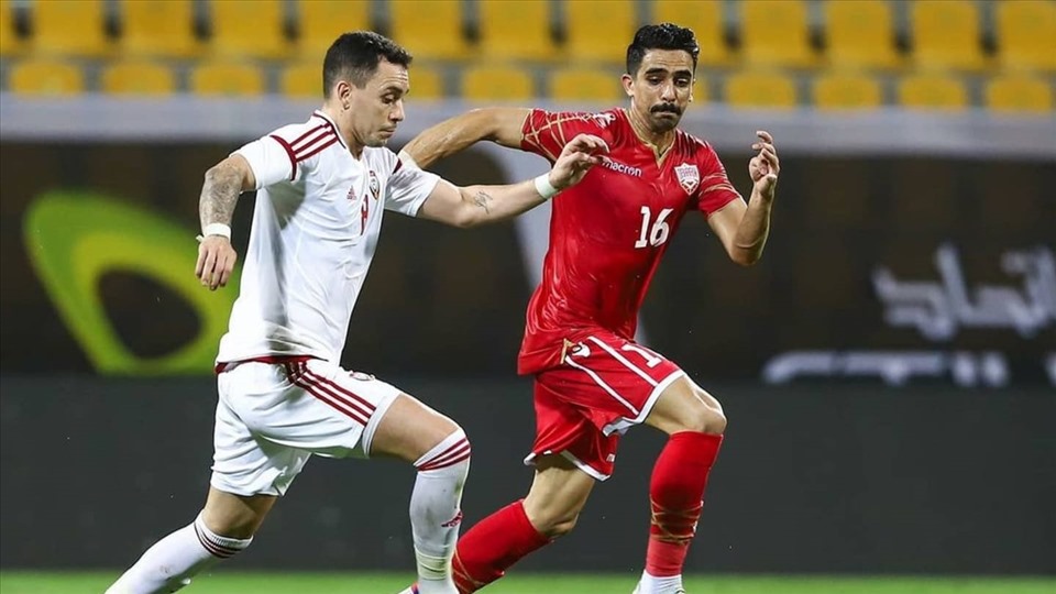 Tuyển UAE (trái) thua Bahrain 1-3 ở trận giao hữu trên sân nhà tối 16.11 Ảnh: UAE FA.