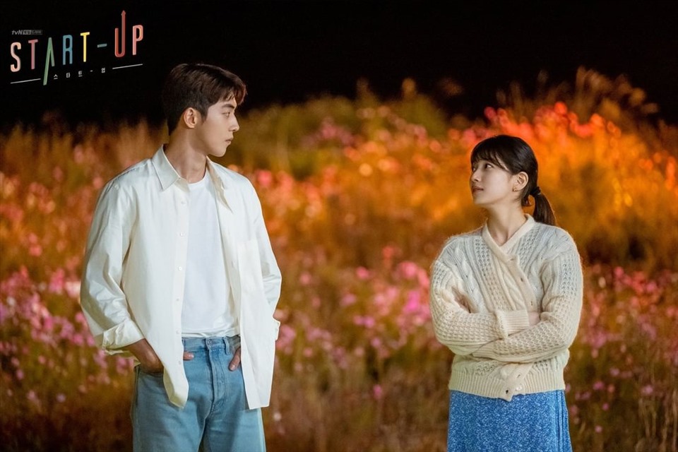 Chuyện tình cảm của Suzy và Nam Joo Hyuk trong phim khiến khán giả tò mò. Ảnh poster.