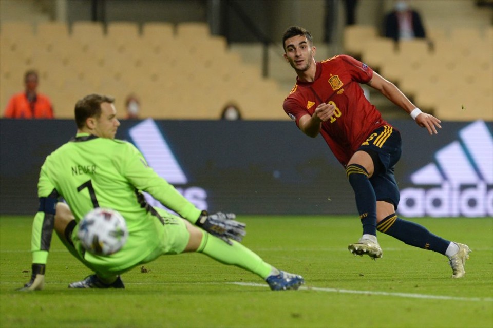 Ferran Torres tỏa sáng góp phần mang về tấm vé vào bán kết UEFA Nations League 2020-21 cho đội tuyển Tây Ban Nha. Ảnh: AFP