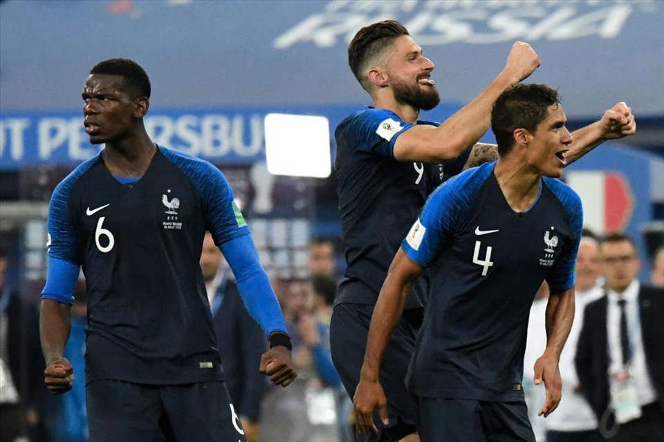 Không chỉ Pogba, Olivier Giroud và Raphael Varane cũng mong ngóng thời gian ở đội tuyển Pháp, nơi mang lại cho họ cảm giác của một gia đình. Ảnh: AFP