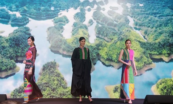 Các bộ trang phục “nhá hàng” sẽ trình diễn trong Fashion show thổ cẩm “Hương rừng sắc núi”