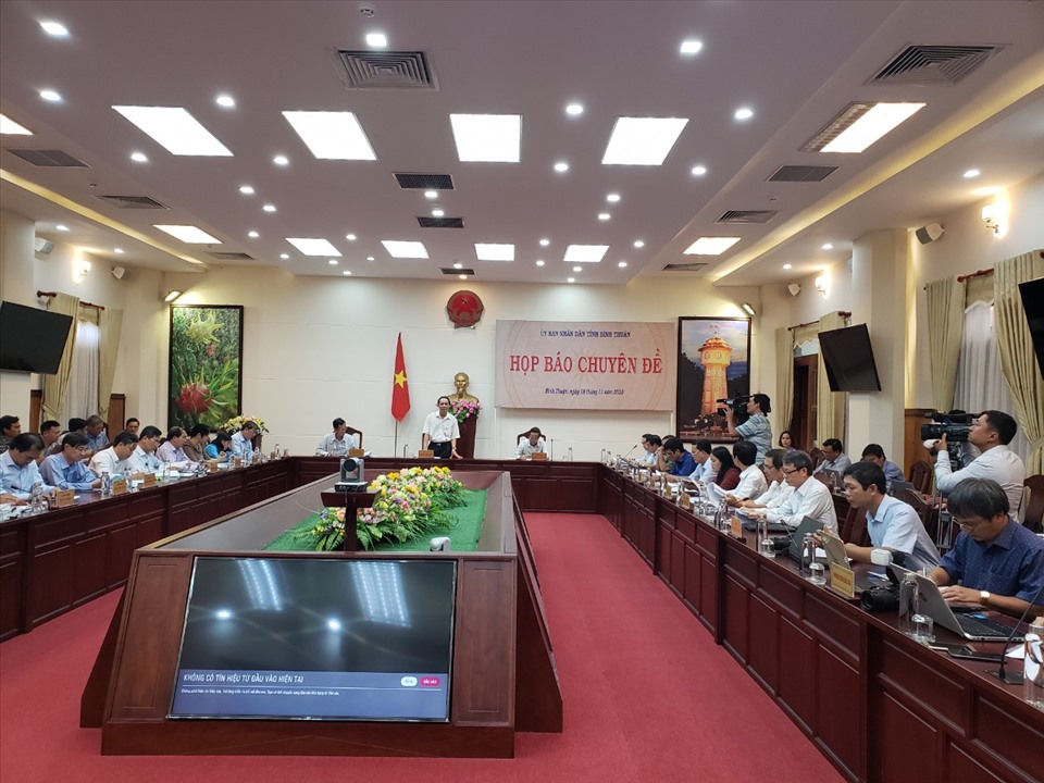 UBND tỉnh Bình Thuận tổ chức họp báo về các dự án trên địa bàn. Ảnh: Minh Châu