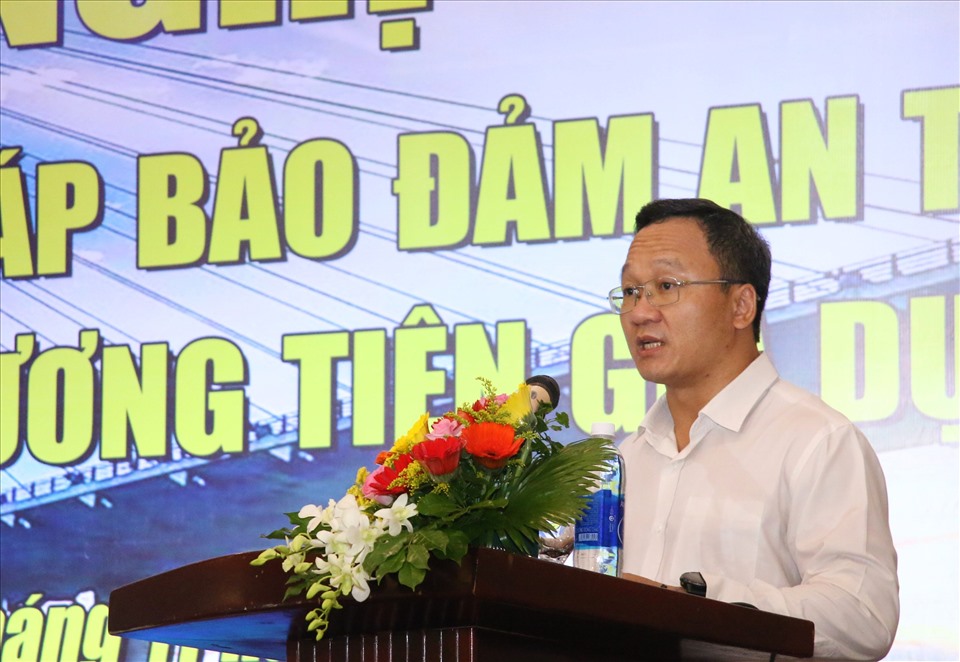 Ông Khuất Việt Hùng - Phó Chủ tịch chuyên trách Ủy ban An toàn giao thông Quốc gia phát biểu tại hội nghị. Ảnh: Thành Nhân
