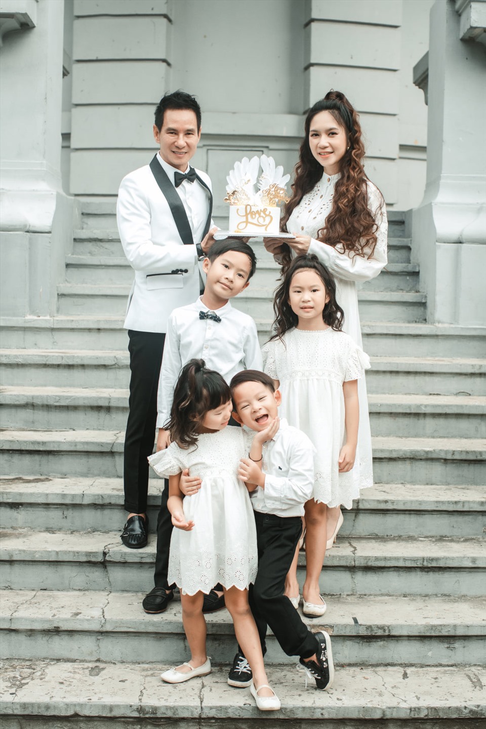 Gia đình Lý Hải – Minh Hà được xem như “biểu tượng hạnh phúc của showbiz Việt“.