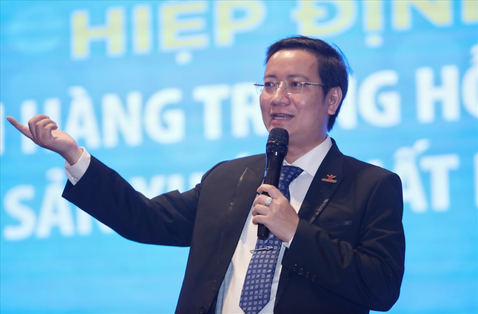 Ông Nguyễn Đình Tùng - Chủ tịch HĐQT kiêm Tổng Giám đốc Vina T&T Group phát biểu. Ảnh: Tô Thế