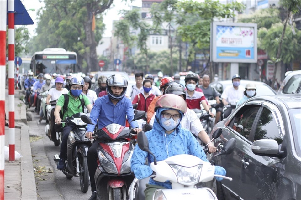 Ùn tắc giao thông diễn ra tại nhiều tuyến phố ở Hà Nội. Ảnh T.Vương