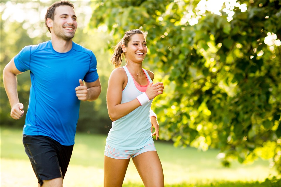 Tập thể dục điều độ mỗi ngày sẽ tăng cường độ dẻo dai và linh hoạt cho khớp.