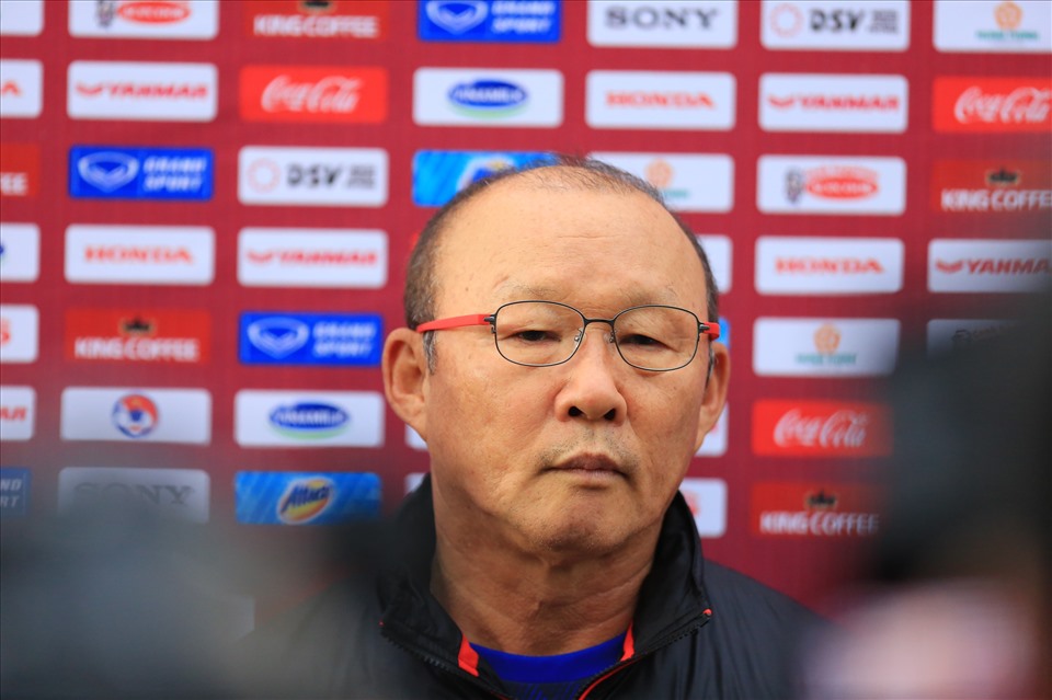 Huấn luyện viên Park Hang-seo trả lời báo chí chiều 2.11. Ảnh: Minh Dân
