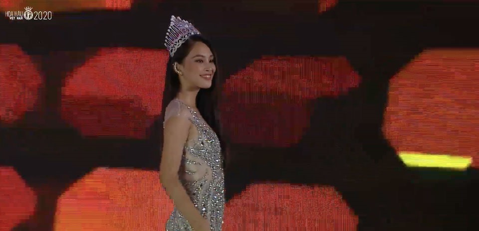 Hoa hậu Tiểu Vy xuất hiện với những bước đi cuối cùng trên cương vị đương kim hoa hậu.