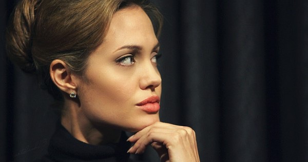 Angelina Jolie là nữ nghệ sĩ tài năng của làng giải trí Hollywood. Ảnh nguồn: Mnet.