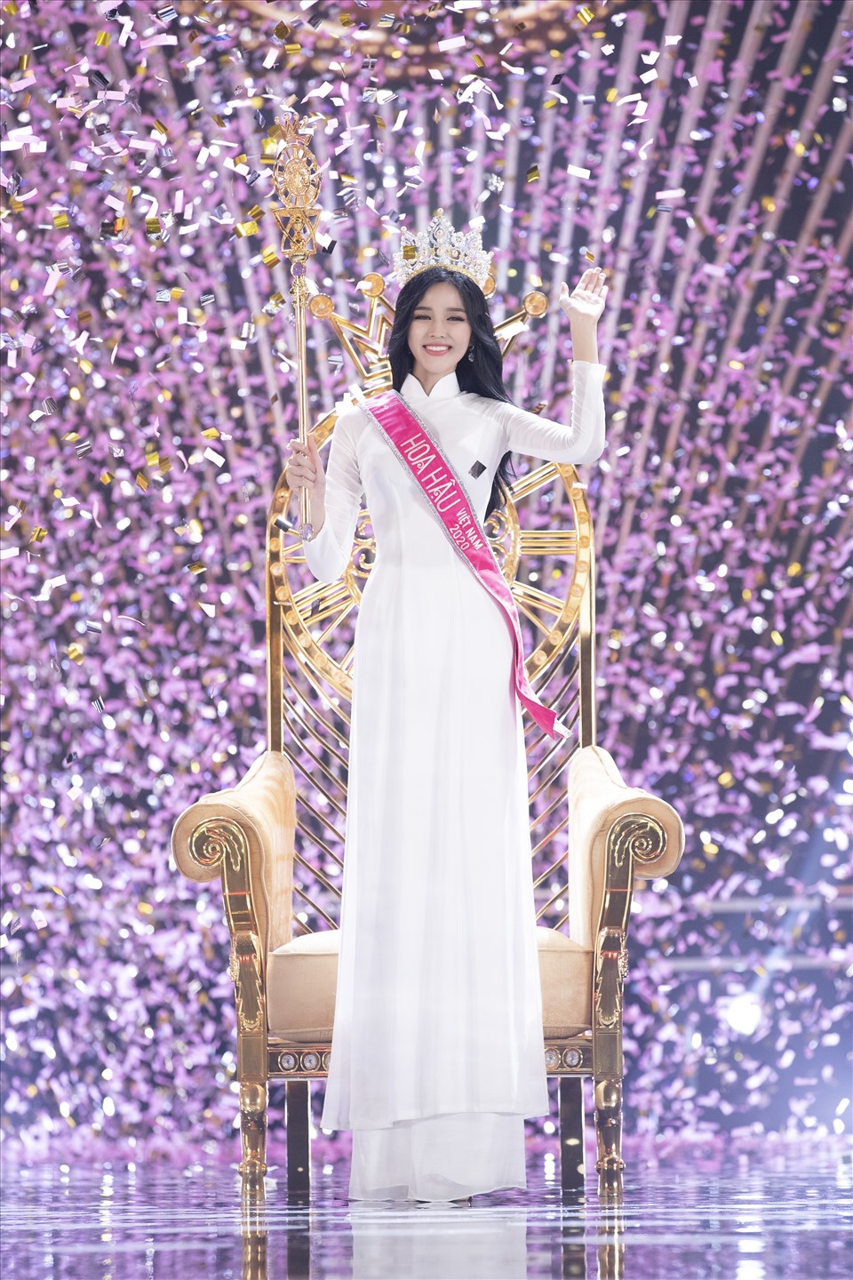 Đỗ Thị Hà đã chính thức trở thành Tân Hoa hậu Việt Nma 2020. Ảnh: Kiếng Cận.