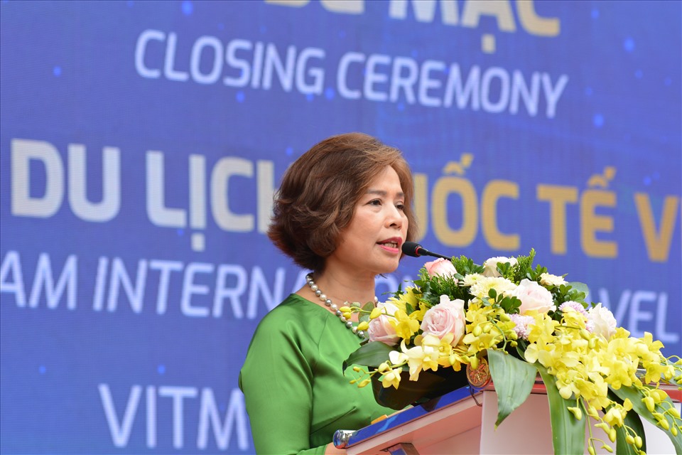 Bà Cao Thị Ngọc Lan - Phó Chủ tịch Hiệp hội Du lịch Việt Nam phát biểu tại lễ bế mạc. Ảnh: BTC.