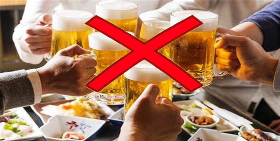 Tránh xa bia, rượu và đồ uống có cồn nếu bạn không muốn già trước tuổi. Đồ họa Hồng Nhật