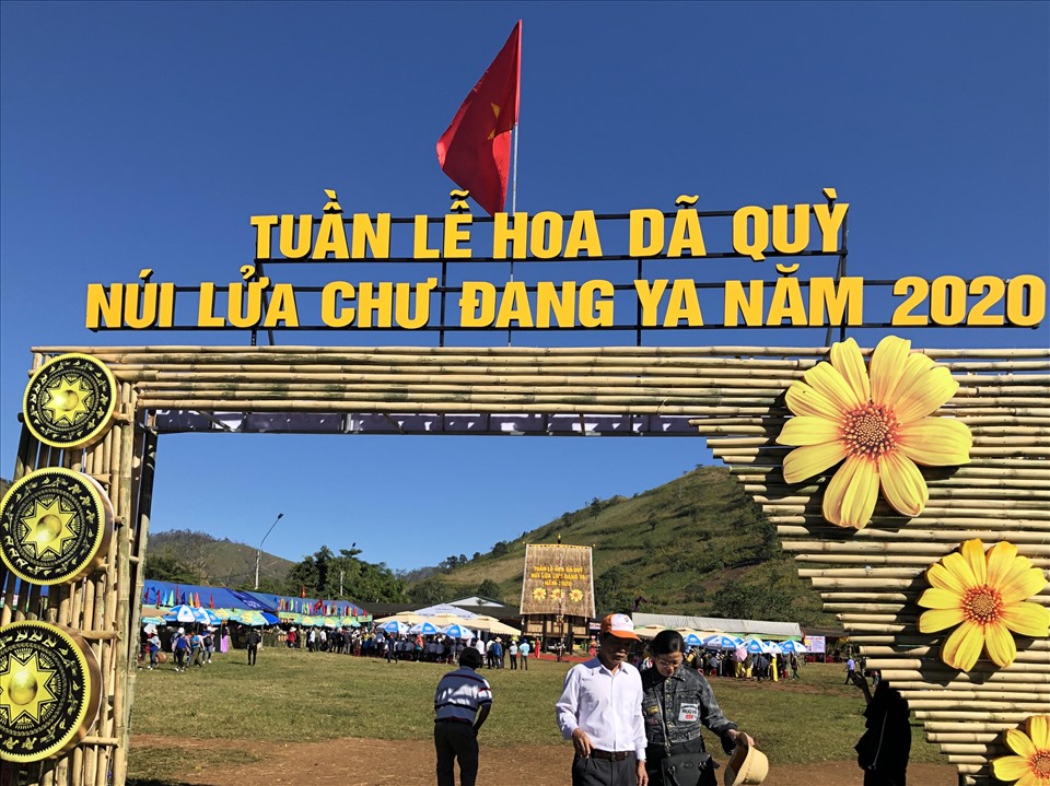 Du khách đổ xô về Tuần lễ hoa dã quỳ - núi lửa Chư Đăng Ya, Gia Lai