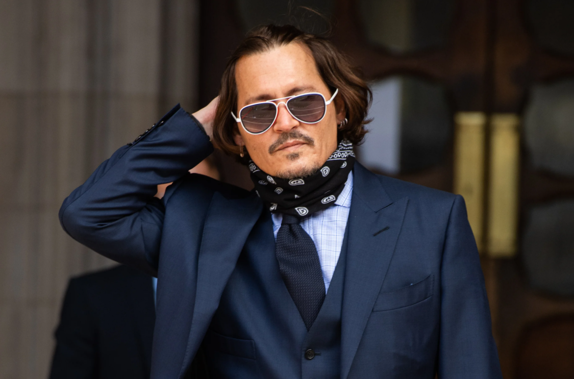 Johnny Depp đang vướng vào nhiều rắc rối pháp lý với vợ cũ và sự ruồng bỏ của các hãng phim lớn