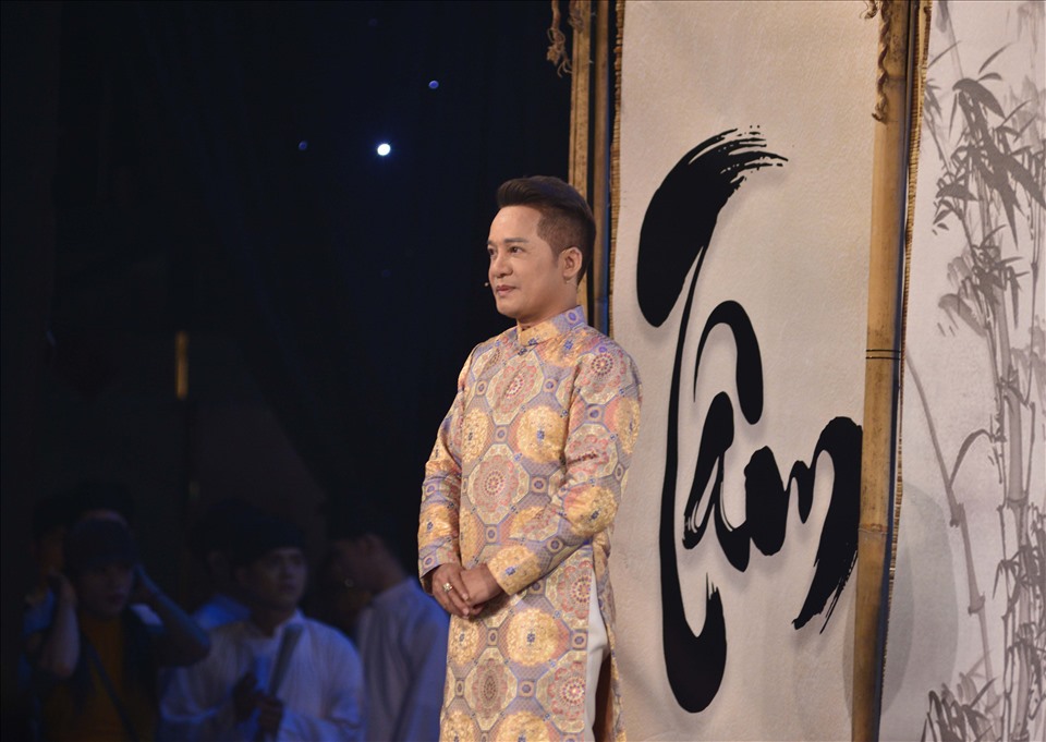 Nghệ sĩ Minh Nhí xuất hiện trong phần thi của nam diễn viên. Ảnh: Khang.