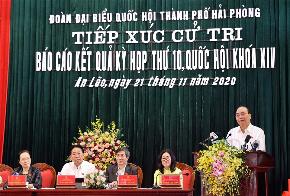 Thủ tướng Nguyễn Xuân Phúc phát biểu tại buổi tiếp xúc cử tri Hải Phòng - ảnh HT