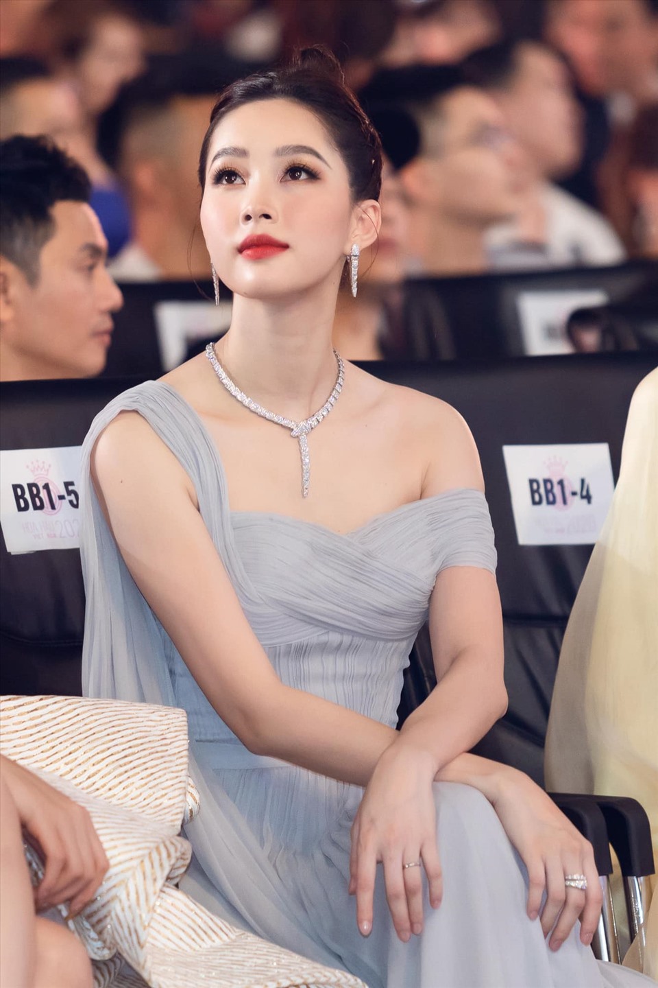 Nhan sắc Hoa hậu Đặng Thu Thảo gây sốt tại Hoa hậu Việt Nam 2020