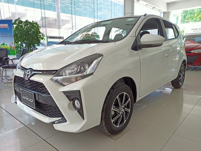 Toyota Wigo 2020 được nhập khẩu từ Indonesia phân phối 2 phiên bản số sàn và số tự động. Toyota Wigo sở hữu thiết kế mới trẻ trung và thể thao hơn với gầm xe cao nhất phân khúc và không gian rộng rãi bậc nhất phân khúc. Động cơ đủ dùng, có độ vọt ở dải tốc thấp và vận hành bền bỉ, êm ái, ổn định, tiết kiệm nhiên liệu. Mẫu xe được trang bị an toàn đạt chuẩn 4 sao NCAP.