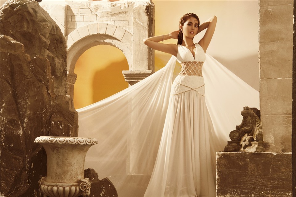 Huyền My hóa cô dâu với váy cưới kiểu nữ thần Hy Lạp - Ngôi sao