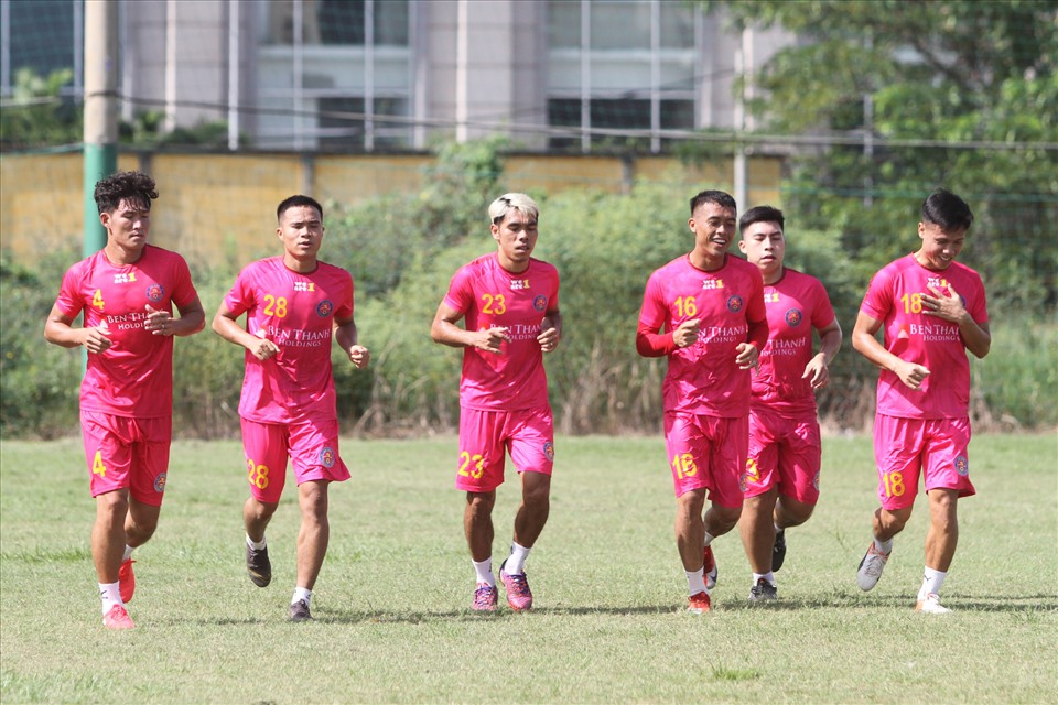 Ngày 25.11, câu lạc bộ Sài Gòn có buổi tập đầu tiên chuẩn bị cho mùa giải mới. Trước đó, đội bóng Sài thành vừa chia tay 21 cầu thủ và đón về 12 tân binh. Ảnh: Thanh Vũ