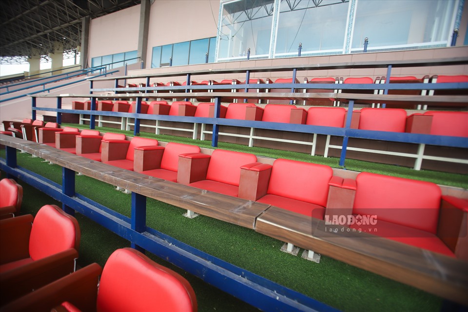 Khu vực ghế VIP của sân vận động Việt Trì.