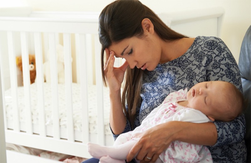 Thiếu sữa sau sinh mổ ảnh hưởng lớn tâm lý của mẹ và dinh dưỡng của bé. Ảnh: benhvienphusantw.com