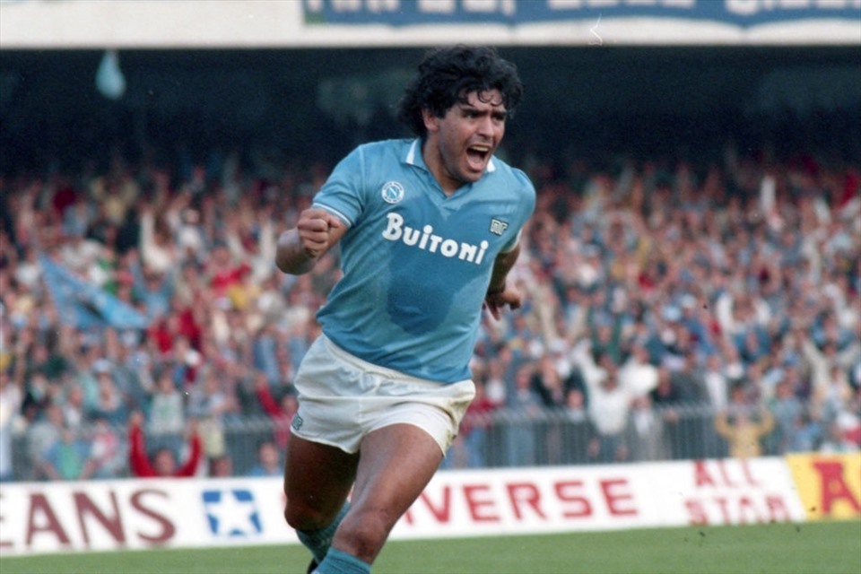 Maradona giành nhiều vinh quang khi thi đấu cho Napoli. Ảnh: Getty
