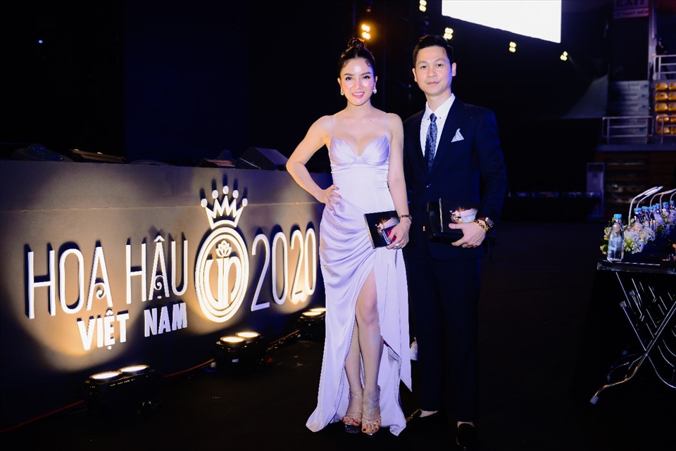 CEO iSAMEN Hiền Nguyễn sải bước lộng lẫy trên thảm đỏ chung kết Hoa hậu Việt Nam 2020