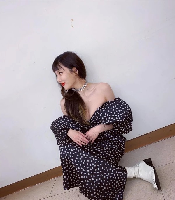 Mới đây, trên mạng xã hội Instagram, HyunA đã đăng nhiều bức ảnh khoe gu thời trang độc đáo khi diện váy chấm bi và bốt trắng. Ảnh: Instagram NV.