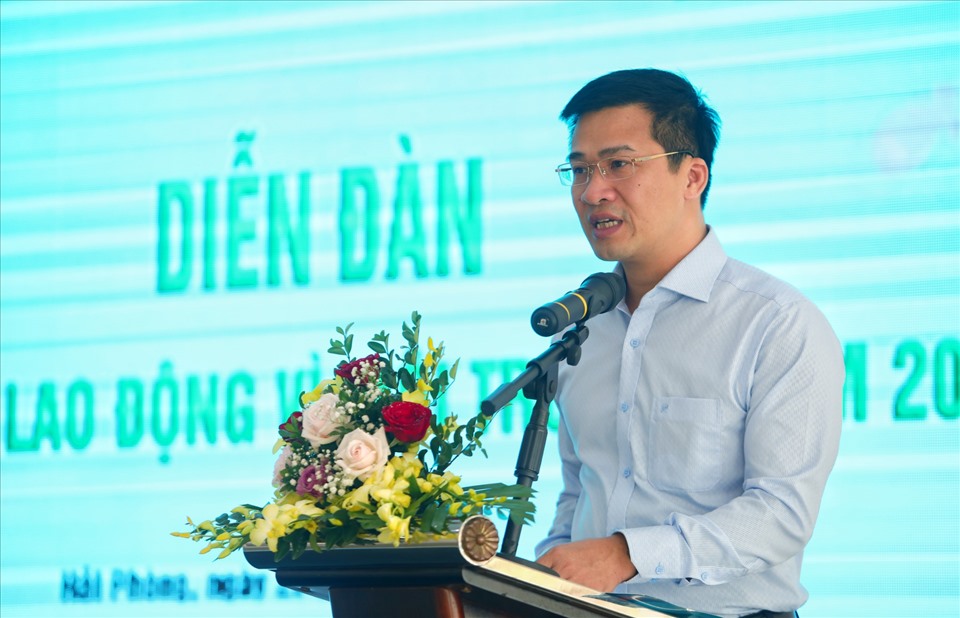 Ông Vũ Minh Lý - Phó Giám đốc Trung tâm truyền thông Tài nguyên Môi trường - Bộ Tài nguyên và Môi trường - phát biểu tại Diễn đàn.