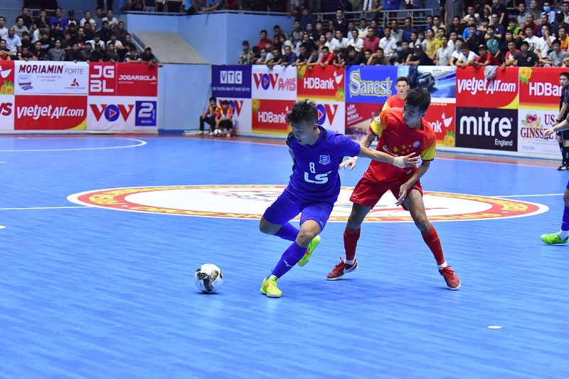 Savinest Sanatech Khánh Hòa (đỏ) không thể cản Thái Sơn Nam vô địch Cúp Quốc gia 2020. Ảnh: VFF